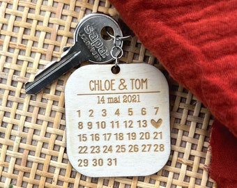 Porte clés en bois personnalisé - Calendrier avec date spéciale - Porte clés Saint-Valentin - Cadeau pour elle - Cadeau pour lui