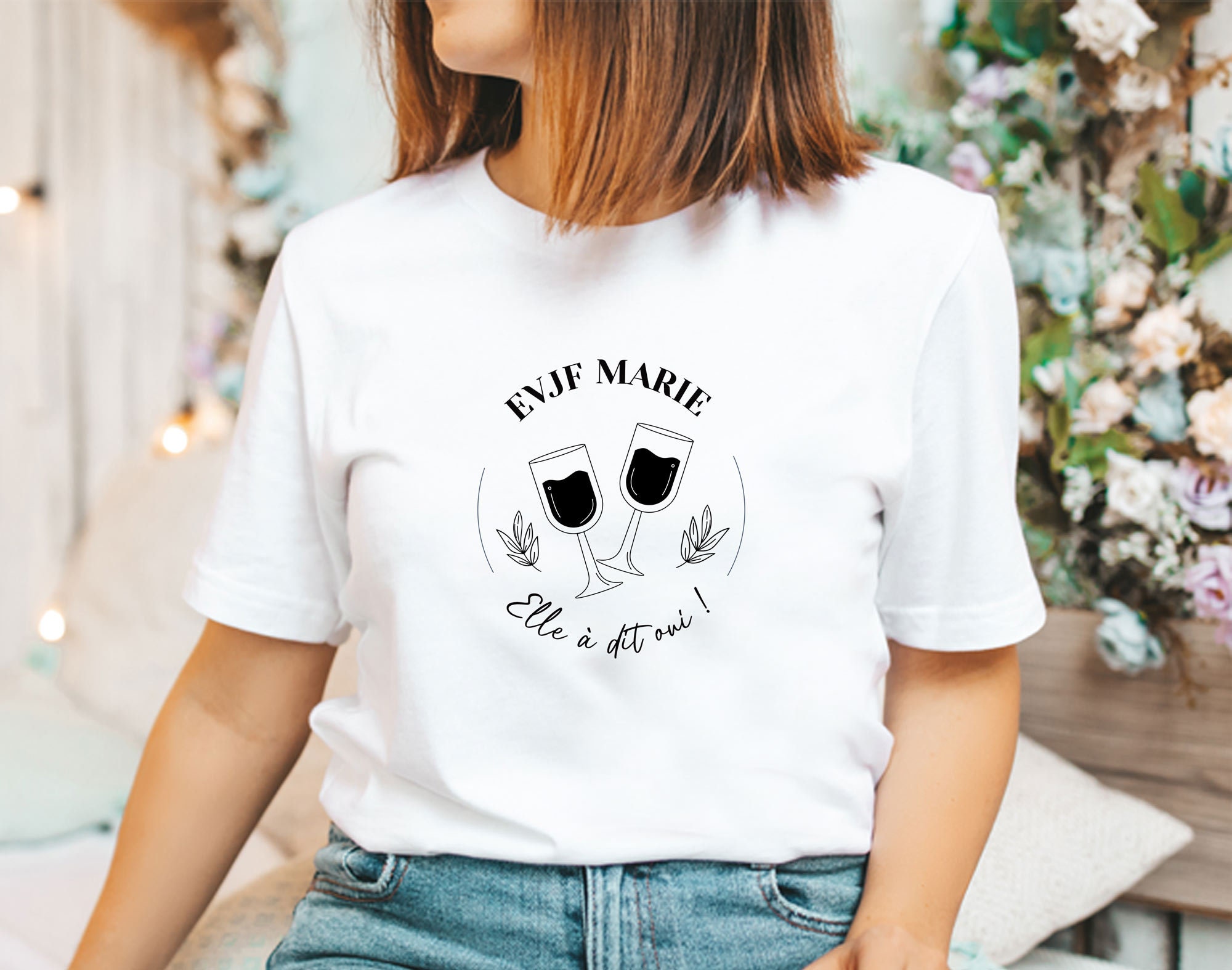 Discover EVJF Personnalisé - Elle A Dit Oui - EVJF - Enterrement De Vie De Jeune Fille - Team De La Mariée Future Mariée T-Shirt