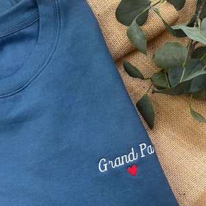 Unisex personalized hand embroidered sweater Super grandpa sweatshirt with heart Grandfather's Day sweatshirt Customizable grandpa sweater image 2