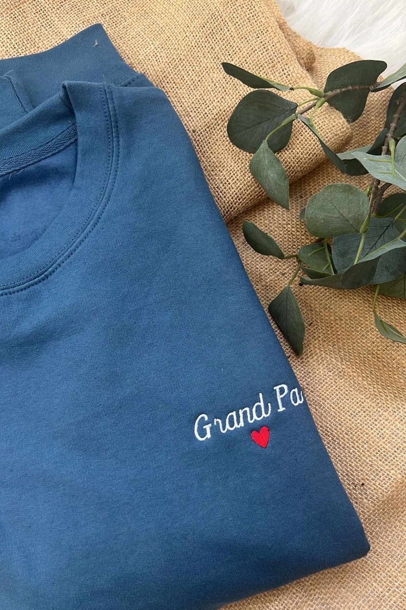 Unisex personalized hand embroidered sweater Super grandpa sweatshirt with heart Grandfather's Day sweatshirt Customizable grandpa sweater image 2