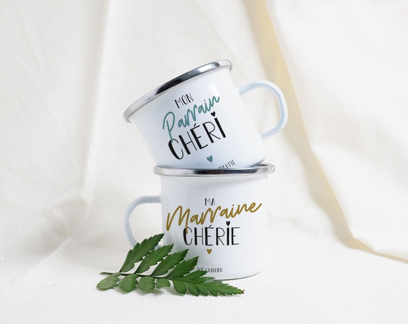 Duo de mugs émaillés personnalisés Parrain et Marraine - Créatrice ETSY : prettylittlestore83