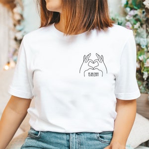 Personalized T-shirt - Hands on hand text - Valentine&#39;s Day T-shirt - Couple gift - Mother&#39;s Day gift idea