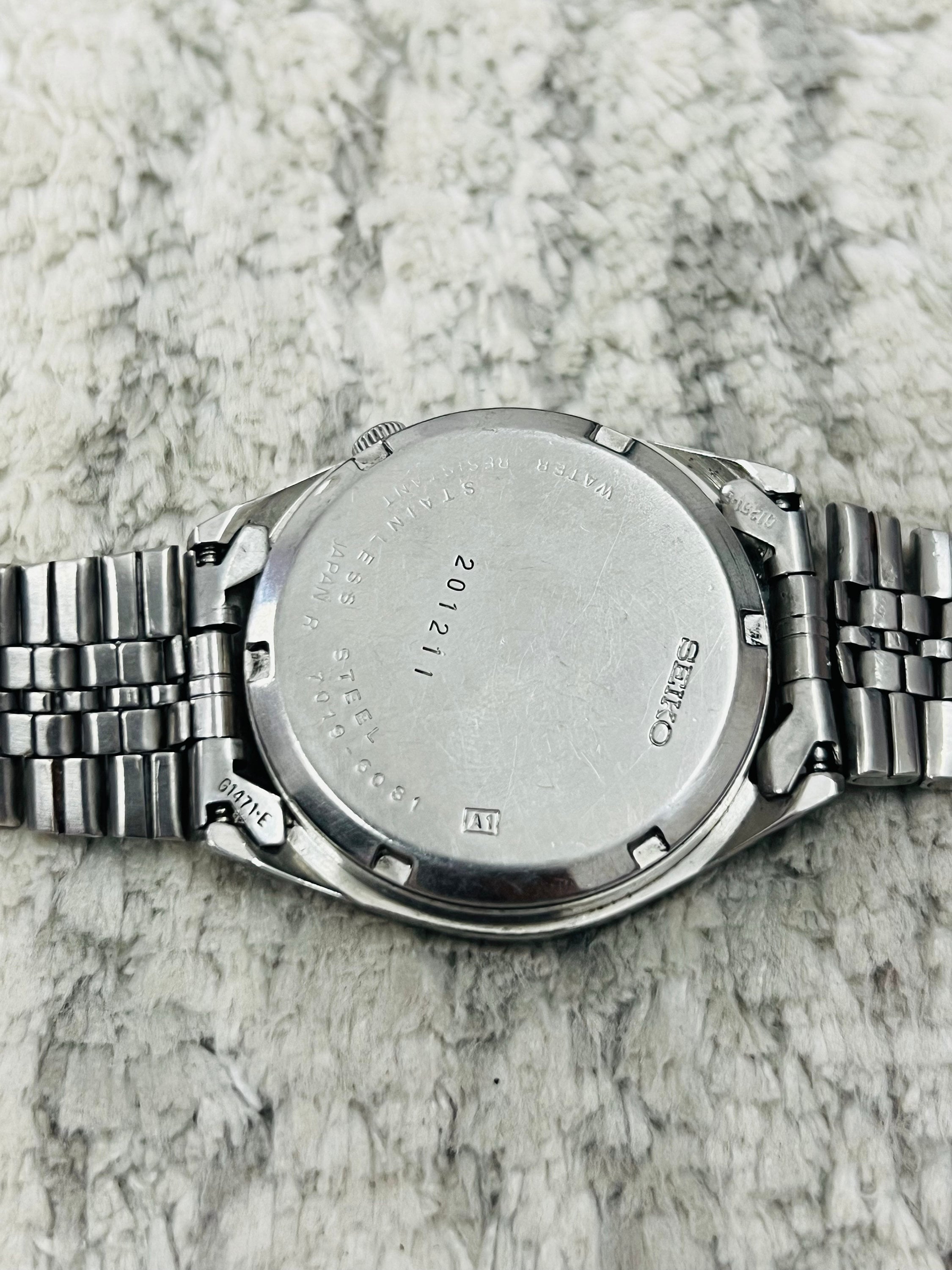 Vintage Seiko 5 Automatic Movement No.7019-6081 Golden Pattern