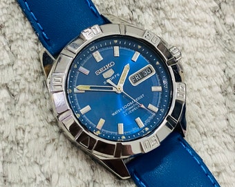 Vintage Seiko 5 Sports 100m Automatic 23Jewels Blue Dial Date/Day Men's Japan Made Wrist Watch