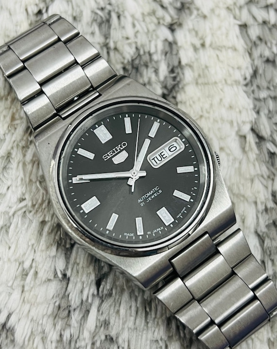Vintage Seiko 5 Automatic 21jewel Movement No.7s26-0520 Grey Vintage Seiko 5 Automatic 21jewel Movement No.7s26-0520 Grey