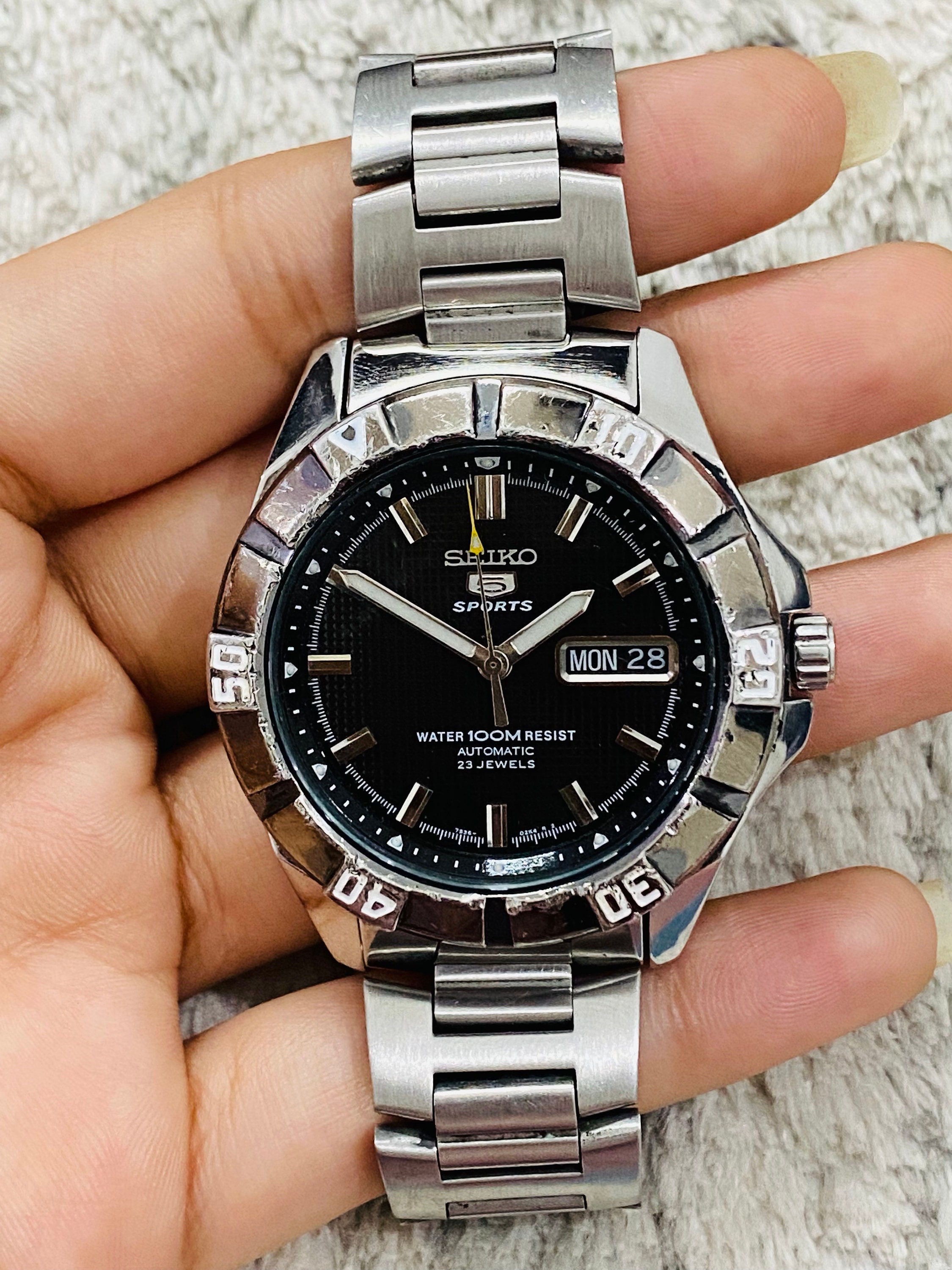 Vintage Seiko 5 Sports 100m Automatic 23jewels Black Dial Vintage Seiko 5 Sports 100m Automatic 23jewels Black Dial
