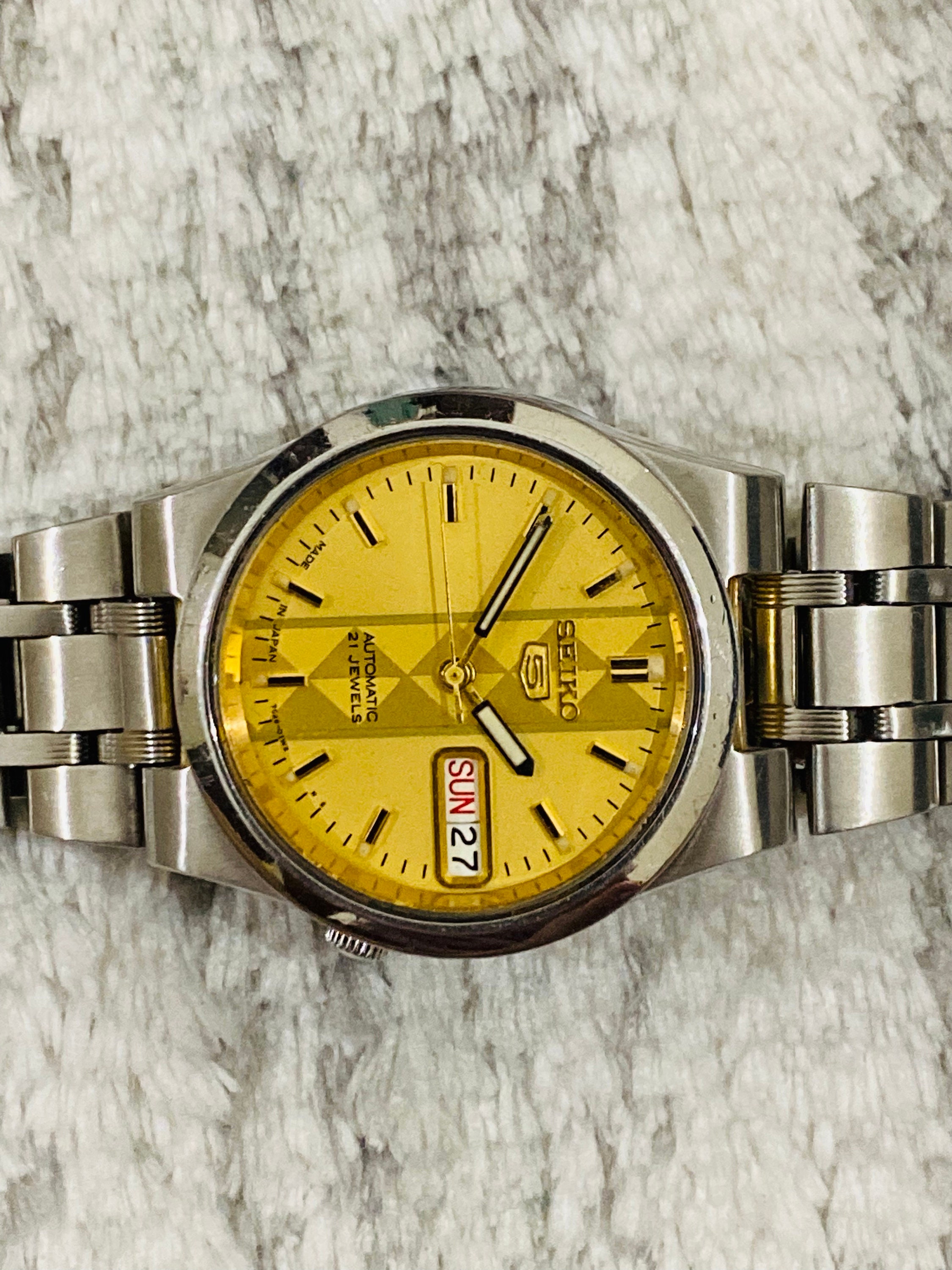 Vintage Seiko 5 Automatic 21 Jewel Movement No 7S26-01B0 Date/day 