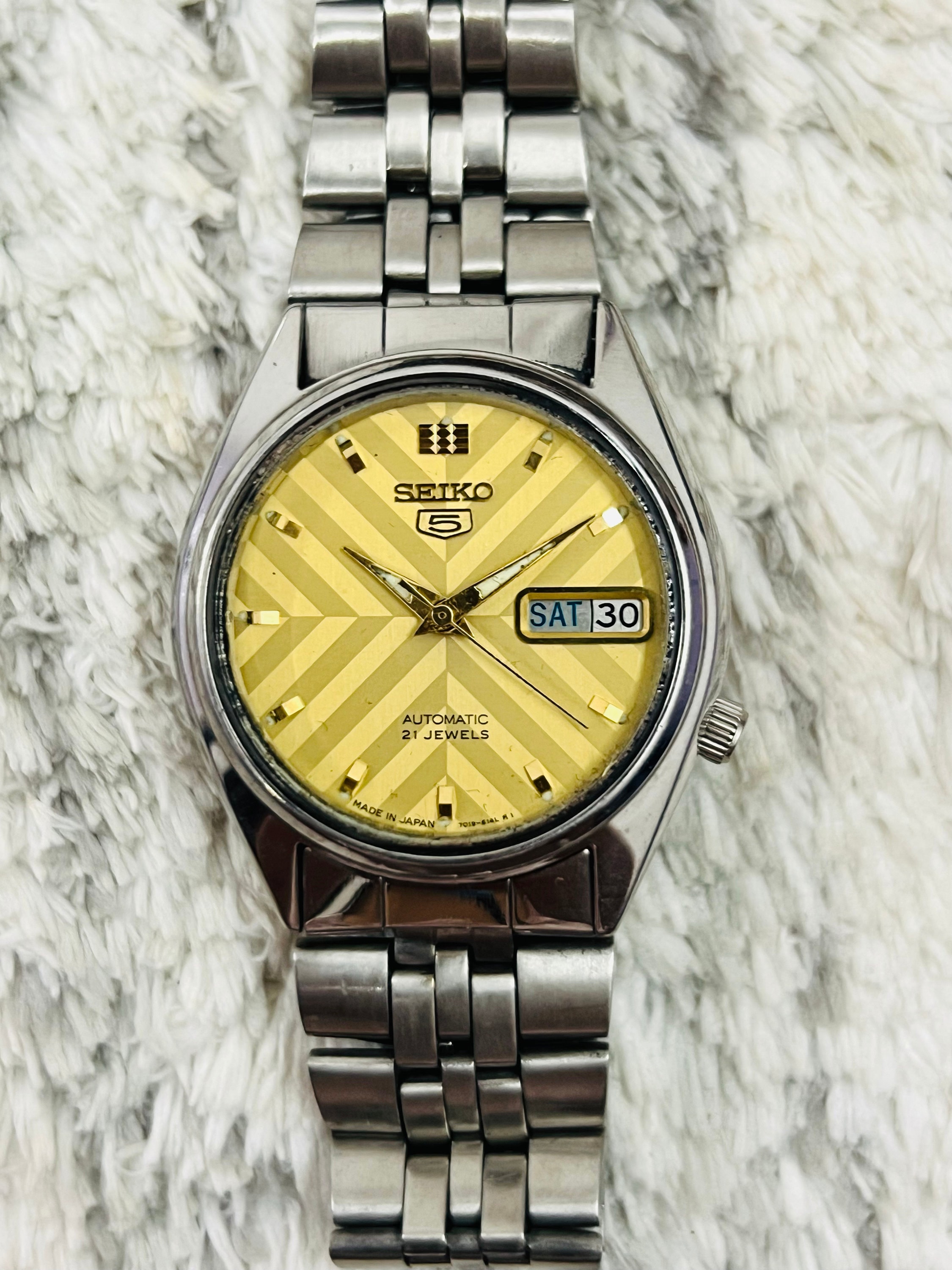 Vintage Seiko 5 Automatic Movement No.7019-6081 Golden Pattern