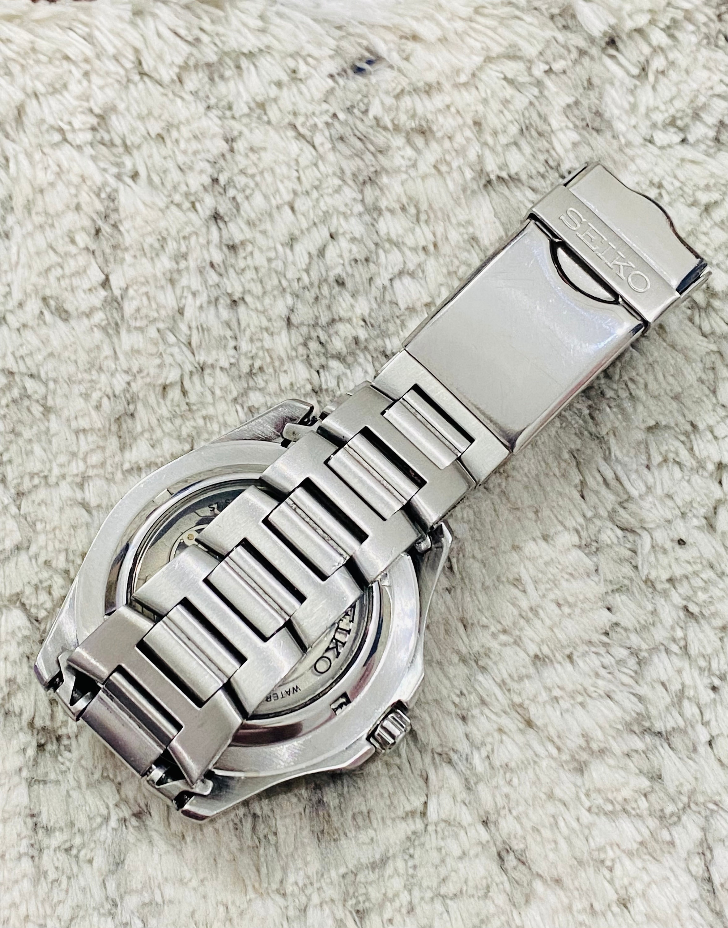Vintage Seiko 5 Sports 100m Automatic 23jewels Black Dial Vintage Seiko 5 Sports 100m Automatic 23jewels Black Dial