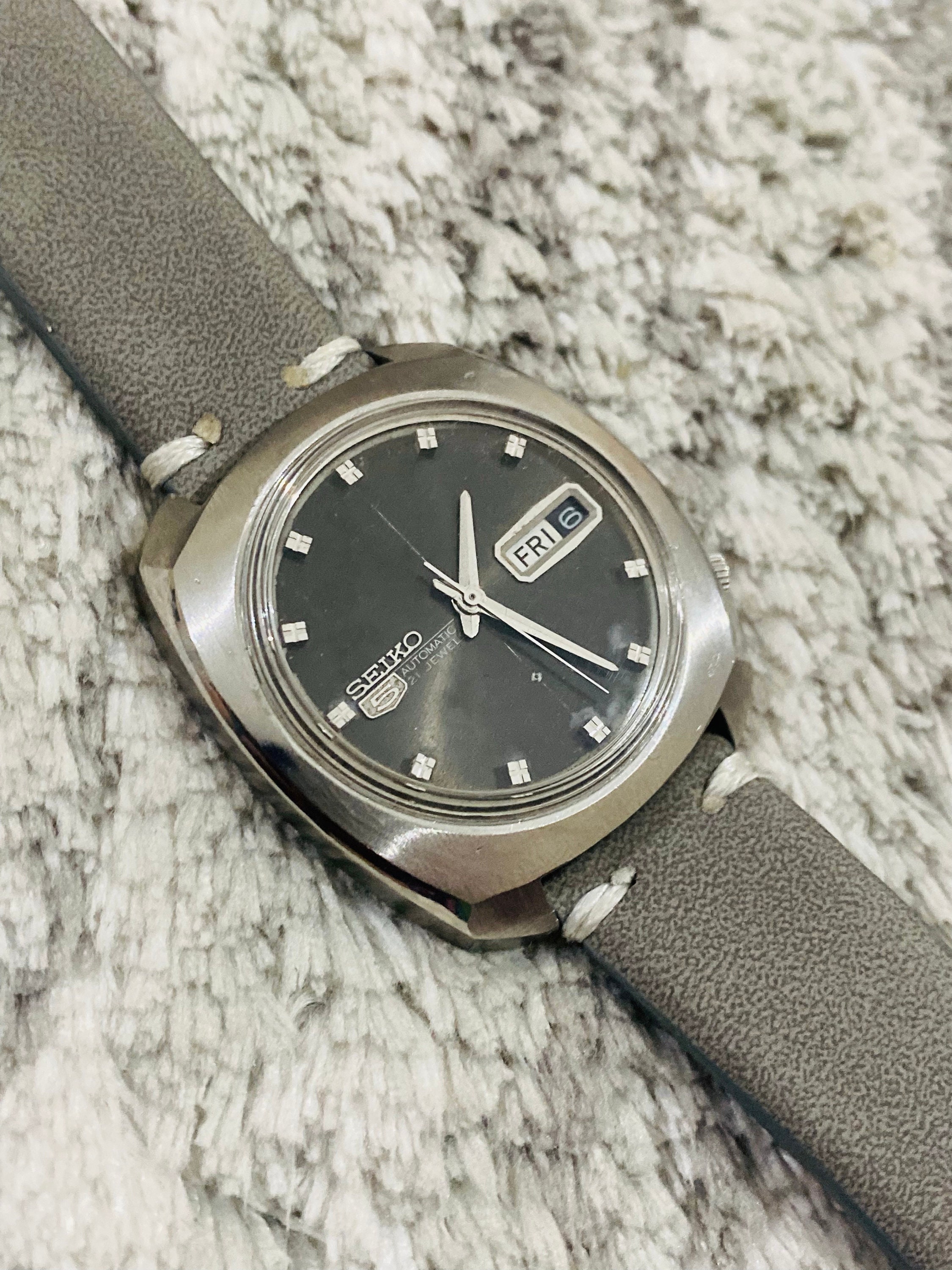 Vintage Seiko 5 Mechanical Automatic Black Dial 21jewels Vintage Seiko 5 Mechanical Automatic Black Dial 21jewels