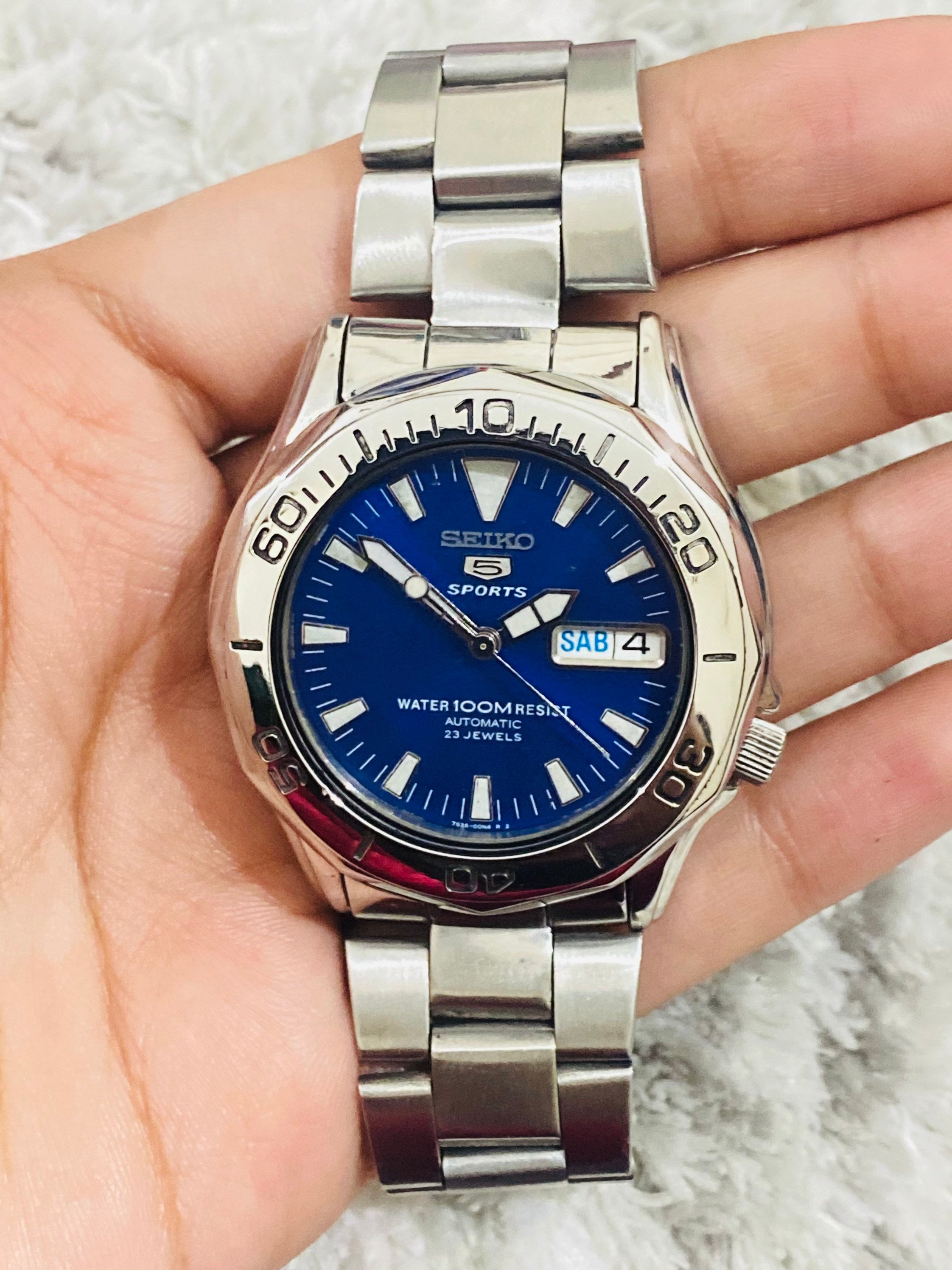 ヴィンテージ セイコー 5 スポーツ 自動巻き腕時計、ブルー文字盤