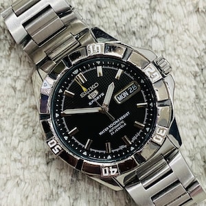 Vintage Seiko 5 Sports 100m Automatic 23Jewels Black Dial Date/Day Men's Japan Made Wrist Watch