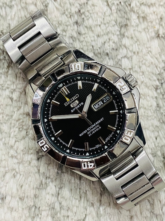 Vintage Seiko 5 Sports 100m Automatic 23jewels Black Dial Vintage Seiko 5 Sports 100m Automatic 23jewels Black Dial