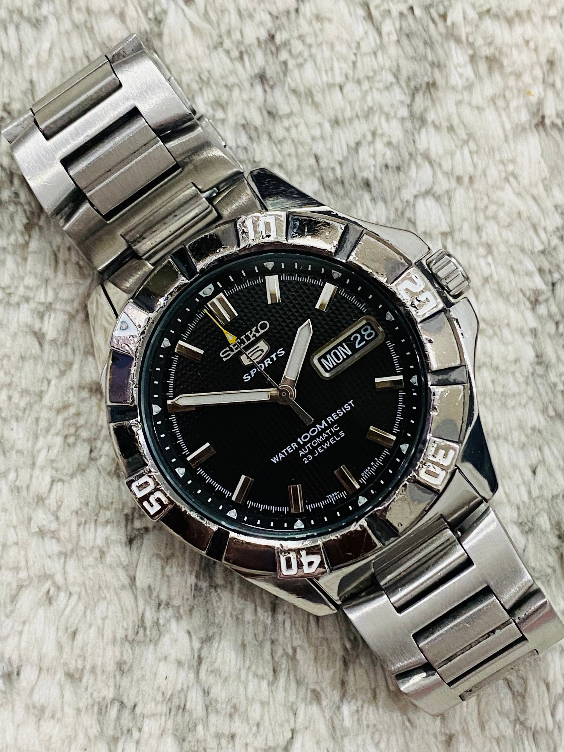Vintage Seiko 5 Sports 100m Automatic 23jewels Black Dial Vintage Seiko 5 Sports 100m Automatic 23jewels Black Dial