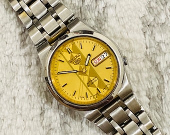 Vintage Seiko 5 Automatic 21 Jewel Movement No 7S26-01B0 Date/Day Men's Wrist Watch