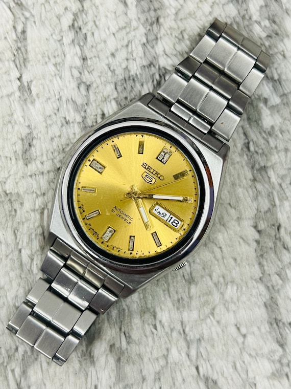Vintage Seiko 5 Automatic Movement No.7s26-8760 Golden Dial Day