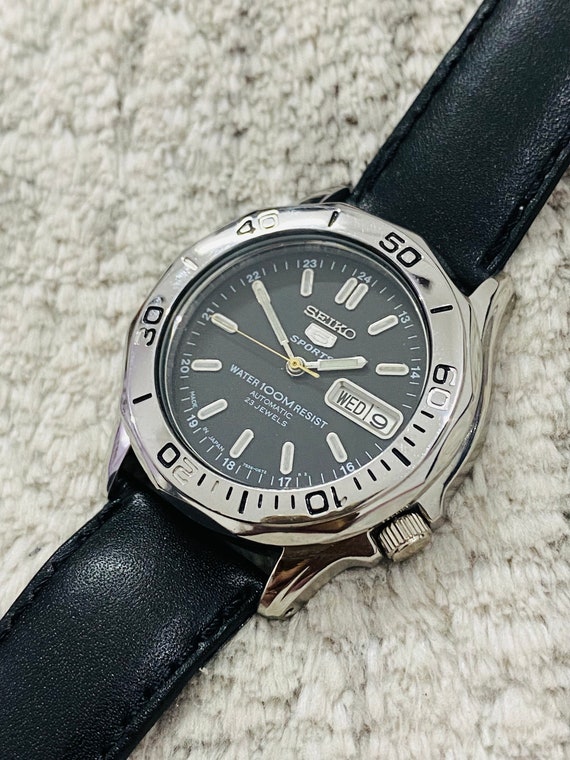 Vintage Seiko 5 Sports 100m Automatic 23jewels Black Dial Date/day