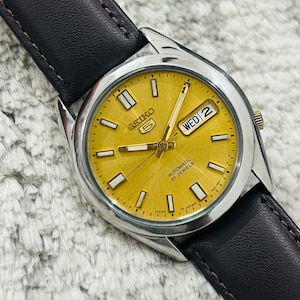 Vintage originele Seiko 5 automatisch gouden wijzerplaat 21 juwelen uurwerk nr. 7S26-03B0 dag/datum met transparante achterkant herenpolshorloge ~ gemaakt in Japan