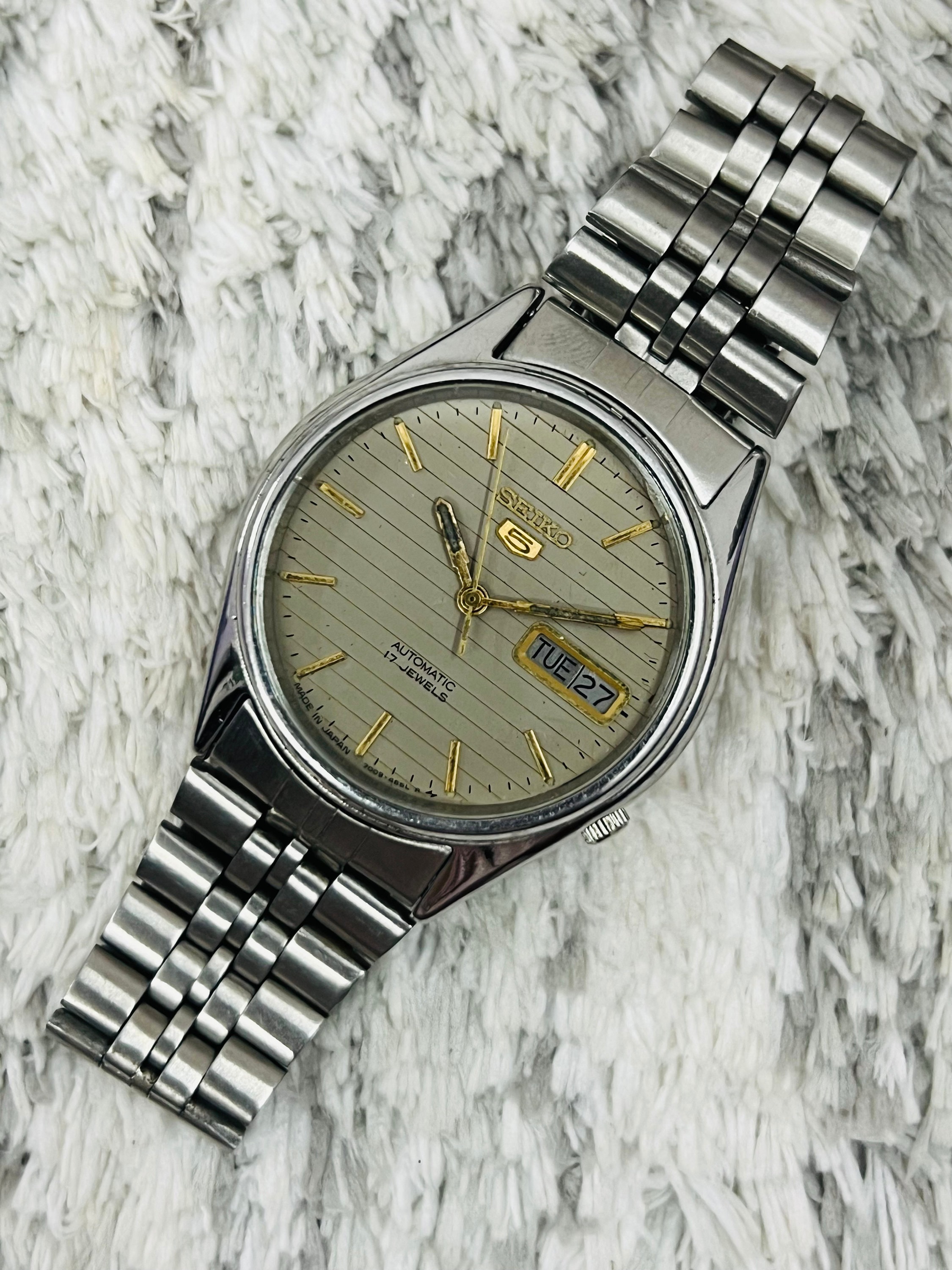 Vintage Seiko 5 Automatic Movement No.7009-3061 Grey Dial Day/date