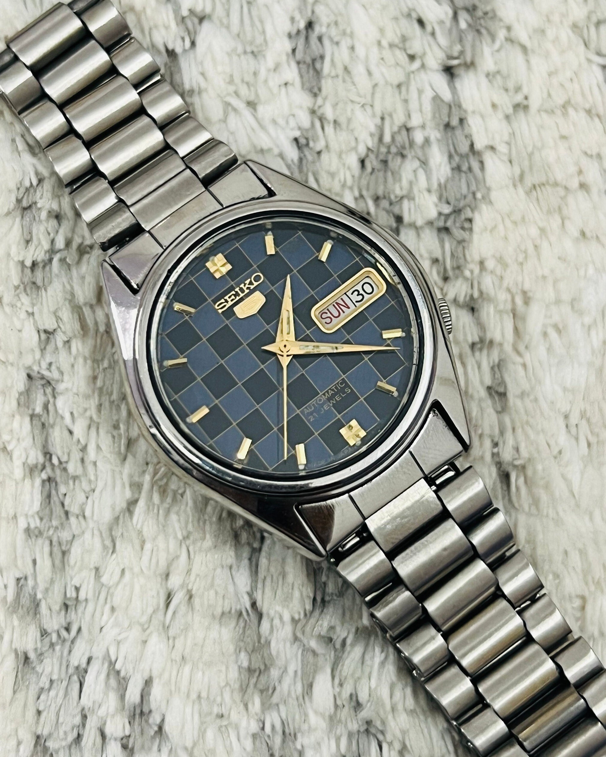 Vintage Seiko 5 Automatic Movement No.7019-6081 Blue Pattern