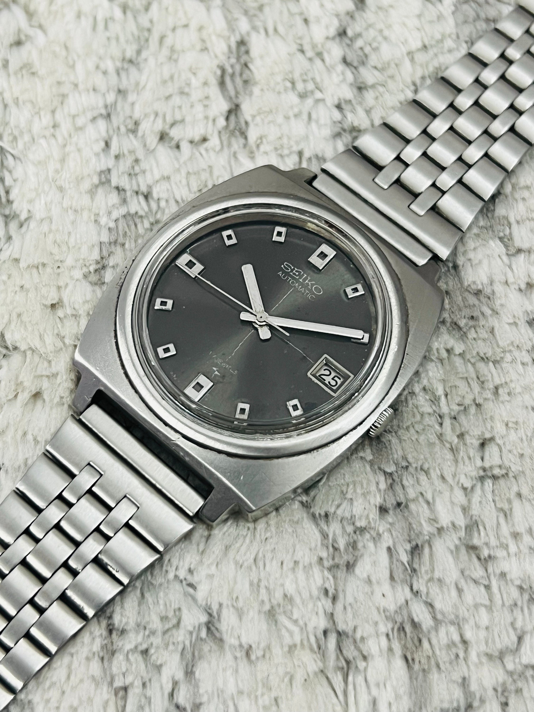 Vintage Seiko Automatic Black Dial 17jewels Movement No.7005 Vintage Seiko Automatic Black Dial 17jewels Movement No.7005