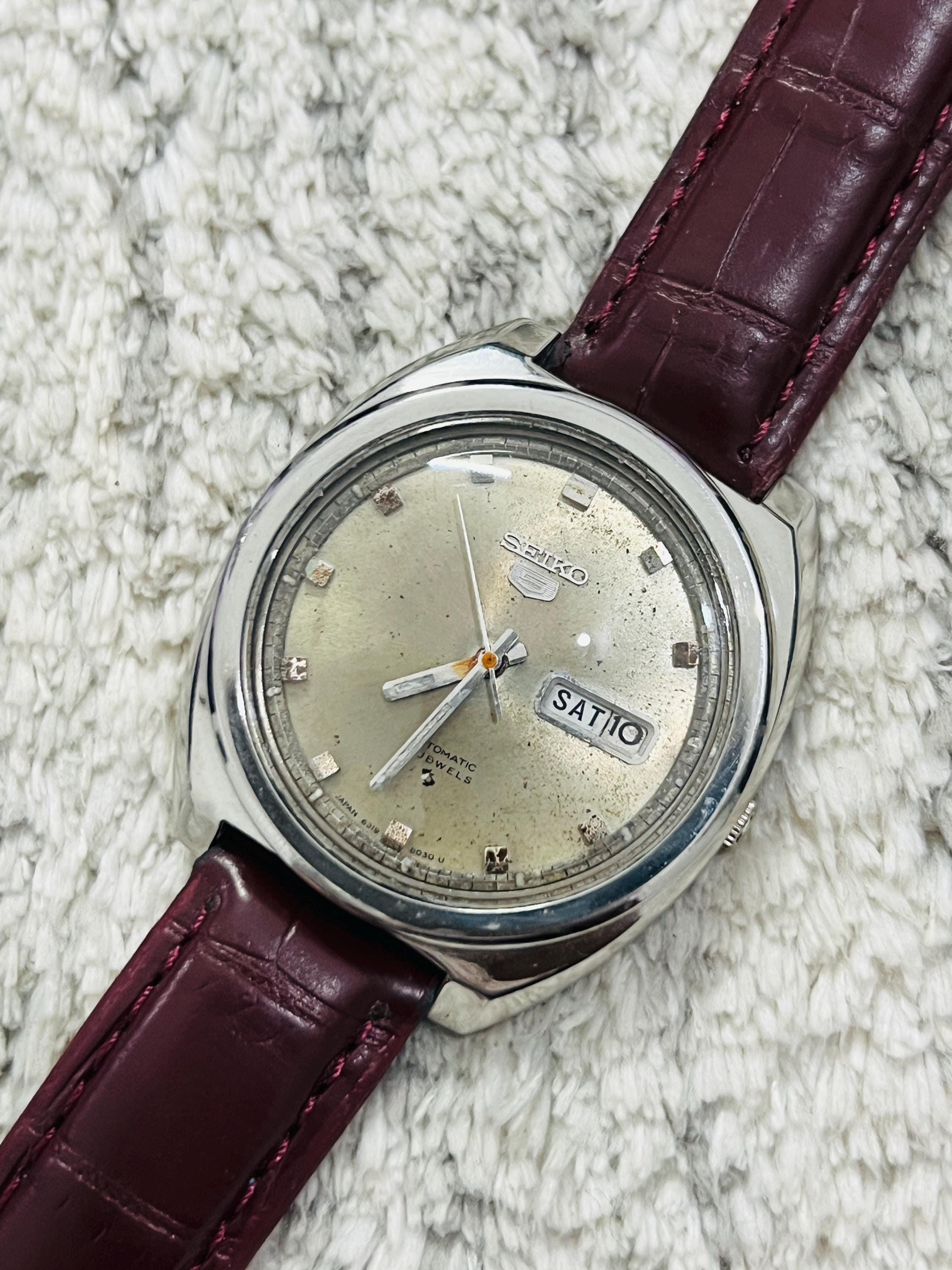 アンティーククォーツ　26-81 Vintage Seiko 5 Automatic 21jewels Date/day Grey Dial Caliber No