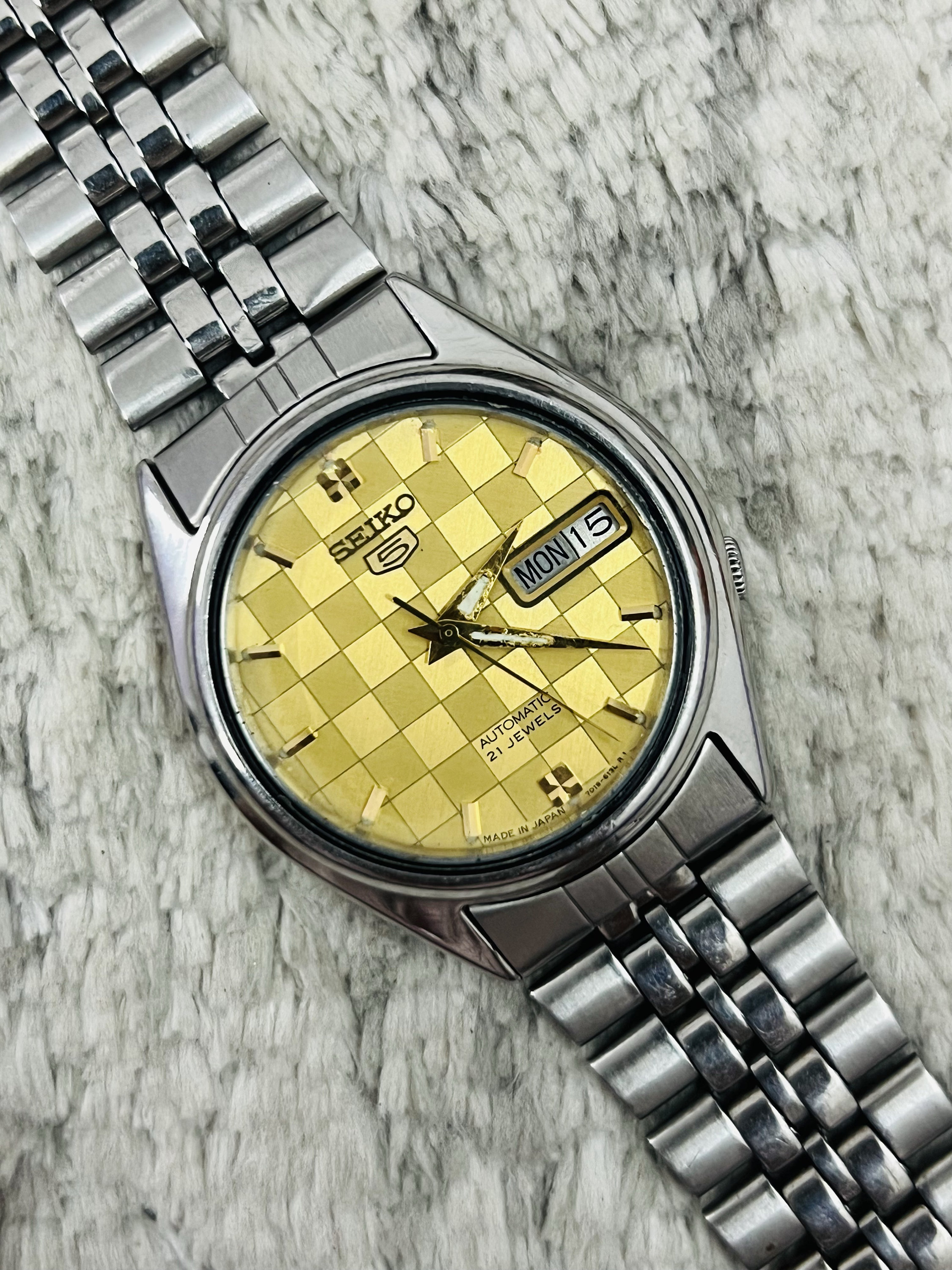 Vintage Seiko 5 Automatic Movement No.7019-6081 Golden Pattern