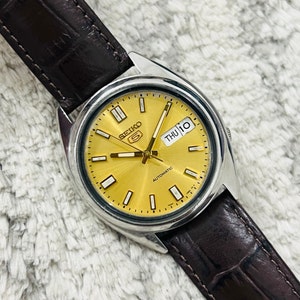 Vintage originele Seiko 5 automatisch gouden wijzerplaat 21 juwelen beweging nr. 7S26-0480 dag/datum met transparante achterkant herenpolshorloge ~ gemaakt in Japan