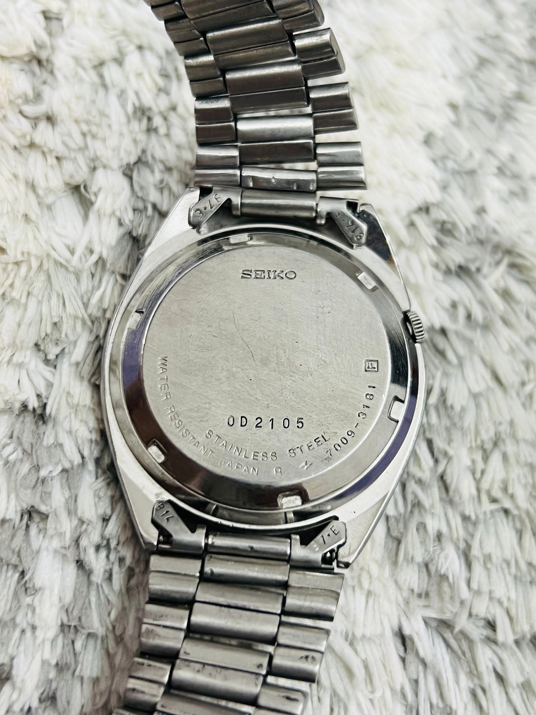 Vintage Seiko 5 Automatic Movement No.7009-3181 Grey Dial Day/date