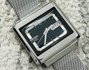 Vintage Seiko 5 Automatic Movement No.7s26-8760 Golden Dial