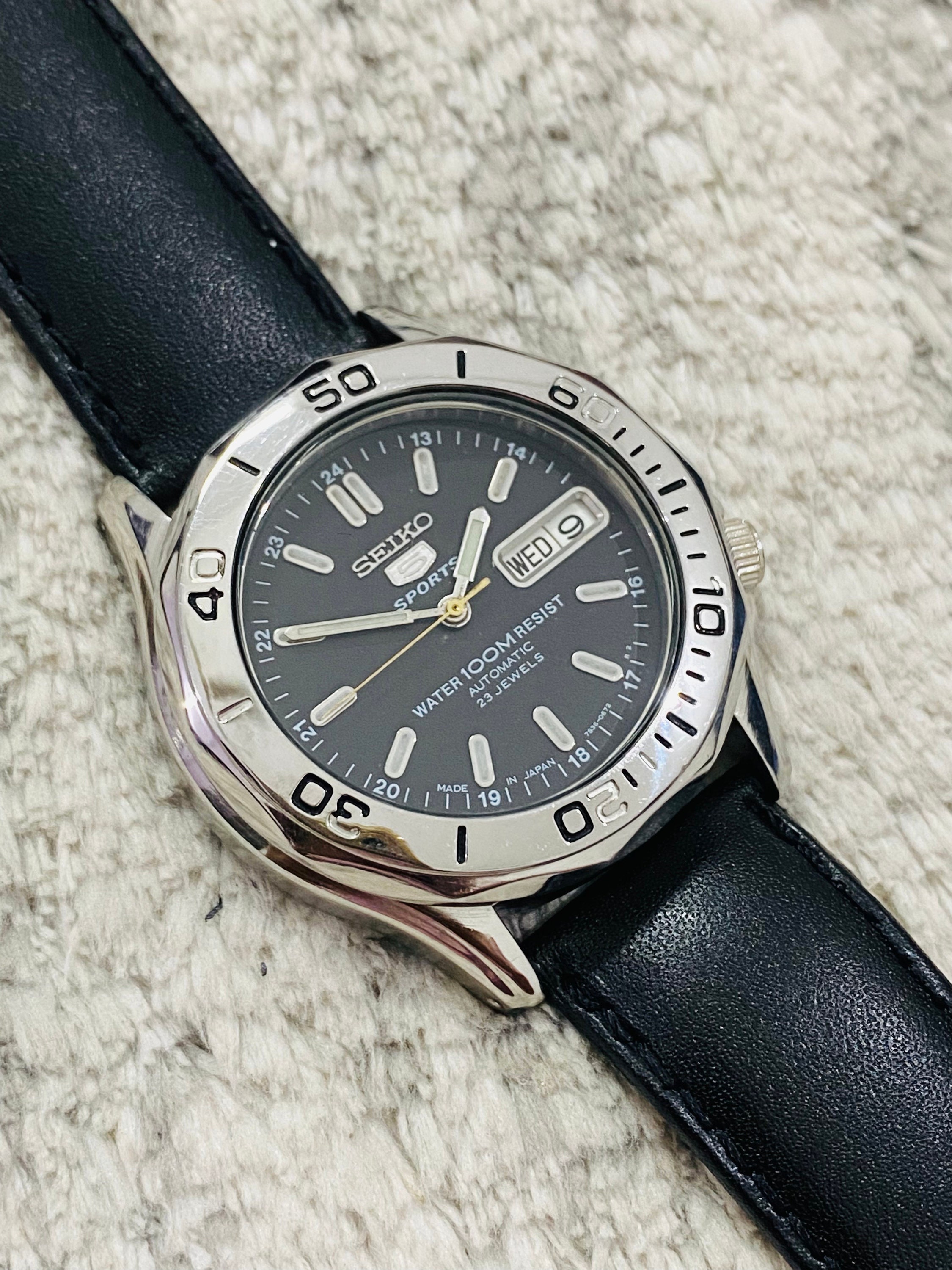 Laco 自動巻き 腕時計 ブラック orient citizen seiko Citizen vs. Seiko: Mechanical Movements - Chrono24 Magazine