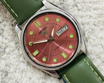 Vintage Seiko 5 automatische rosa Zifferblatt Tag/Datum Herren-Armbanduhr ~ Japan hergestellt ~ Geschenk für ihn