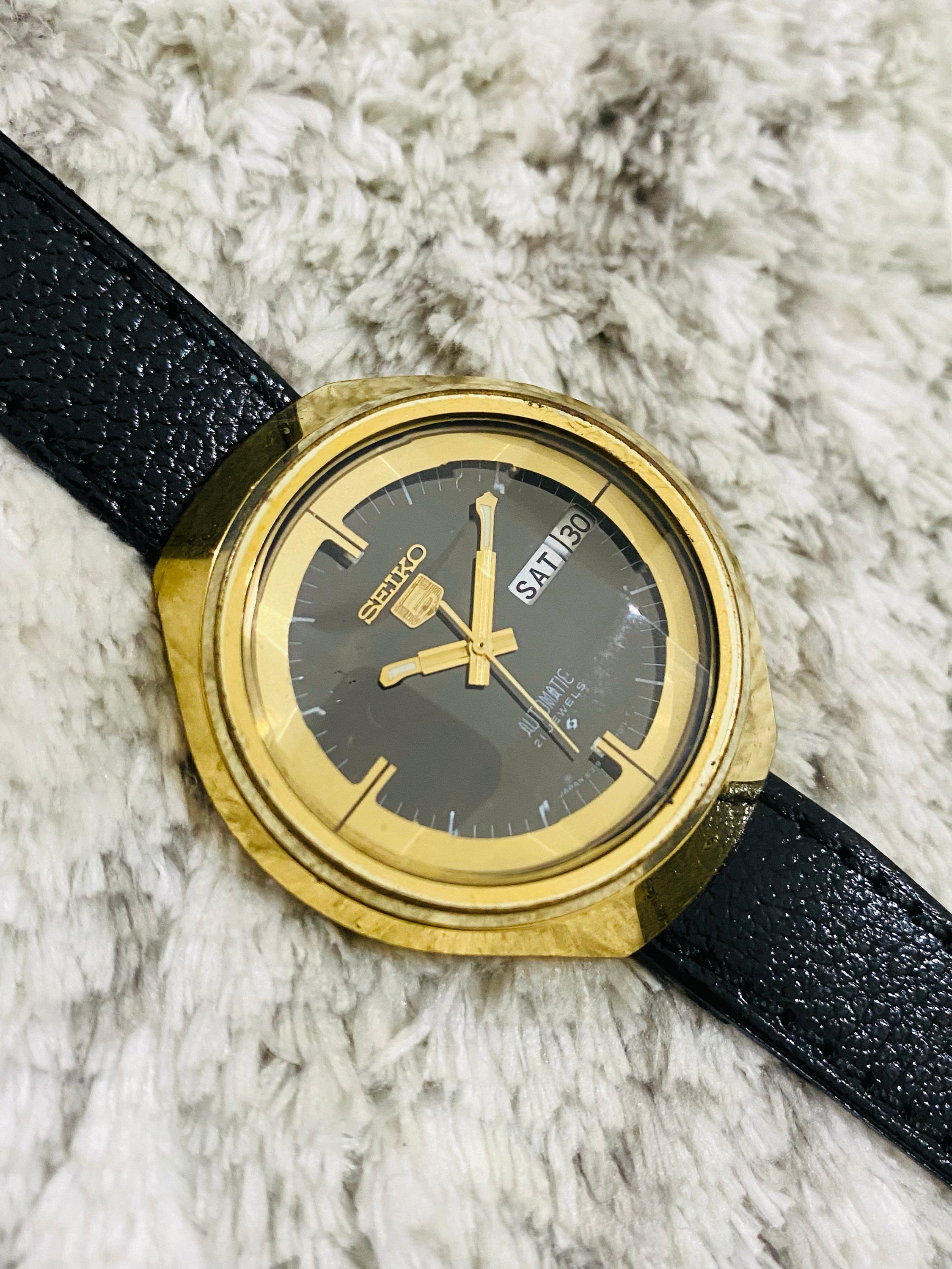 Rare Seiko 5 Mechanical Automatic Date/day 21jewels Movement