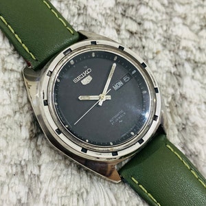 Vintage Rare Seiko 5 Mechanical Automatic Black Dial Movement No.7019-8080 Day/Date 21Jewels Men&#39;s Wrist Watch