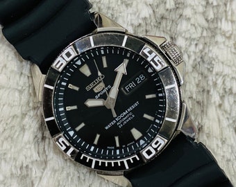 Vintage Seiko 5 Sports 100m Mechanical Automatic Black Dial