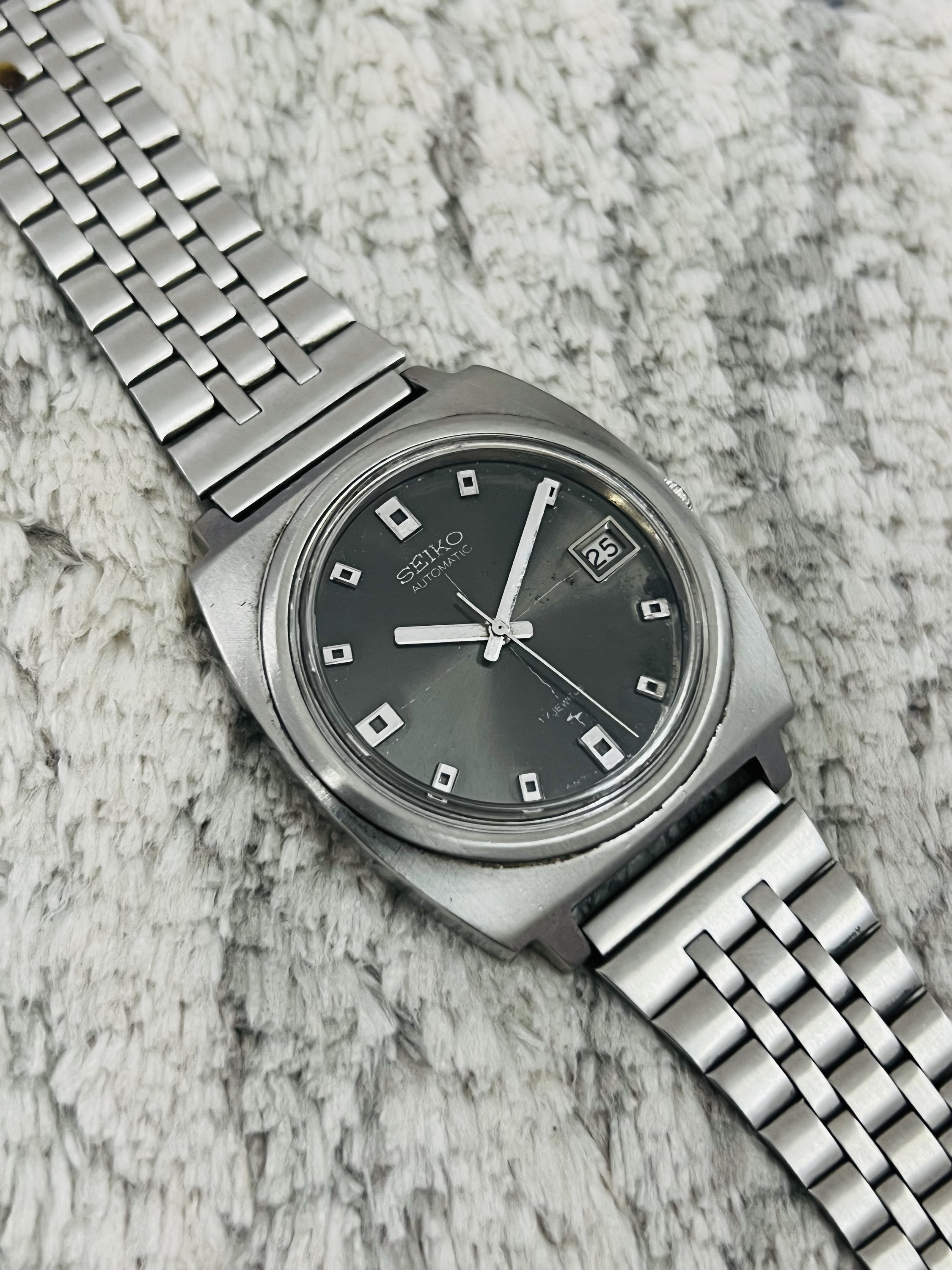 Vintage Seiko Automatic Black Dial 17jewels Movement No.7005