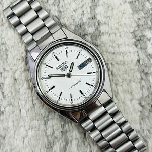 Vintage Rare Seiko 5 Automatic White Dial Movement No.7009-6000 Day/Date 21Jewels Men&#39;s Wrist Watch~ Japan Made~ Gift for him