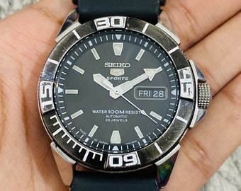 Vintage Seiko 5 Sports 100m Mechanical Automatic Black Dial