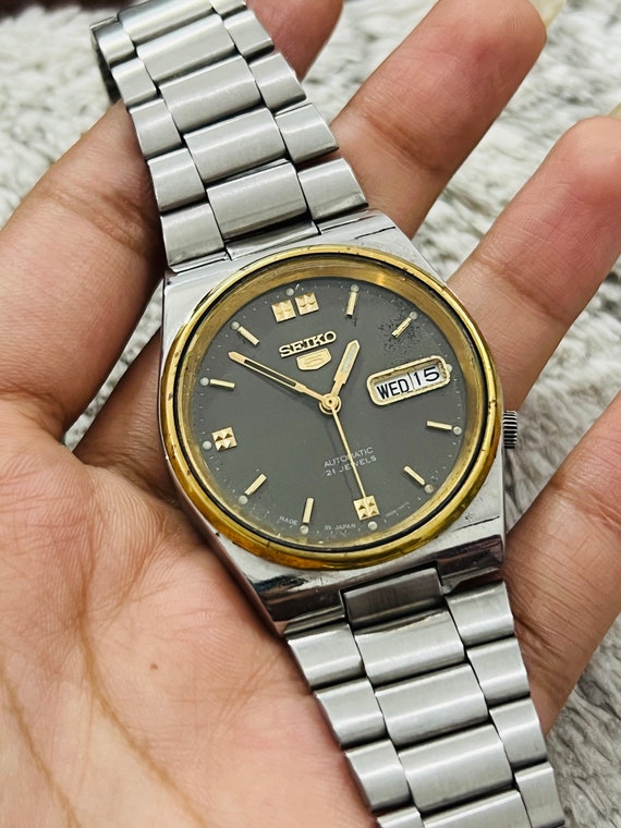Vintage Rare Seiko 5 Automatic Grey Dial Movement No.7009-3161 Day