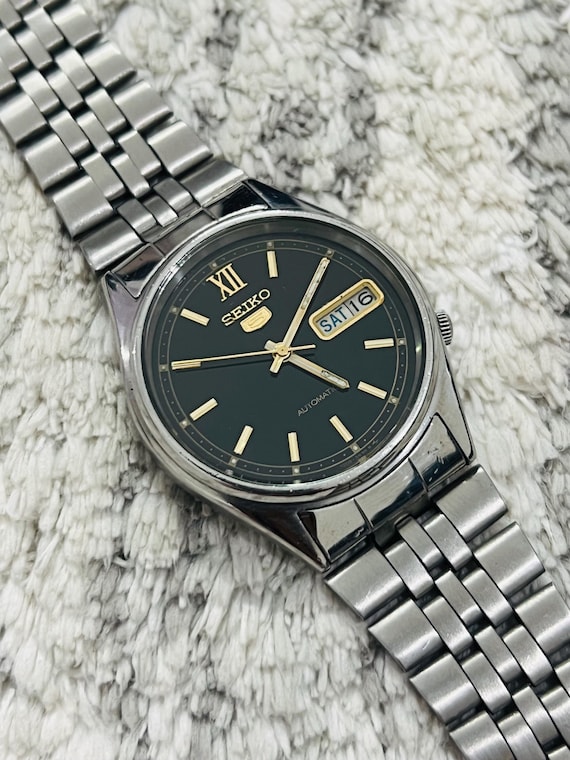 SEIKO 5 メンズ自動巻き腕時計 ブラックダイヤル デイデイト 7009-3140