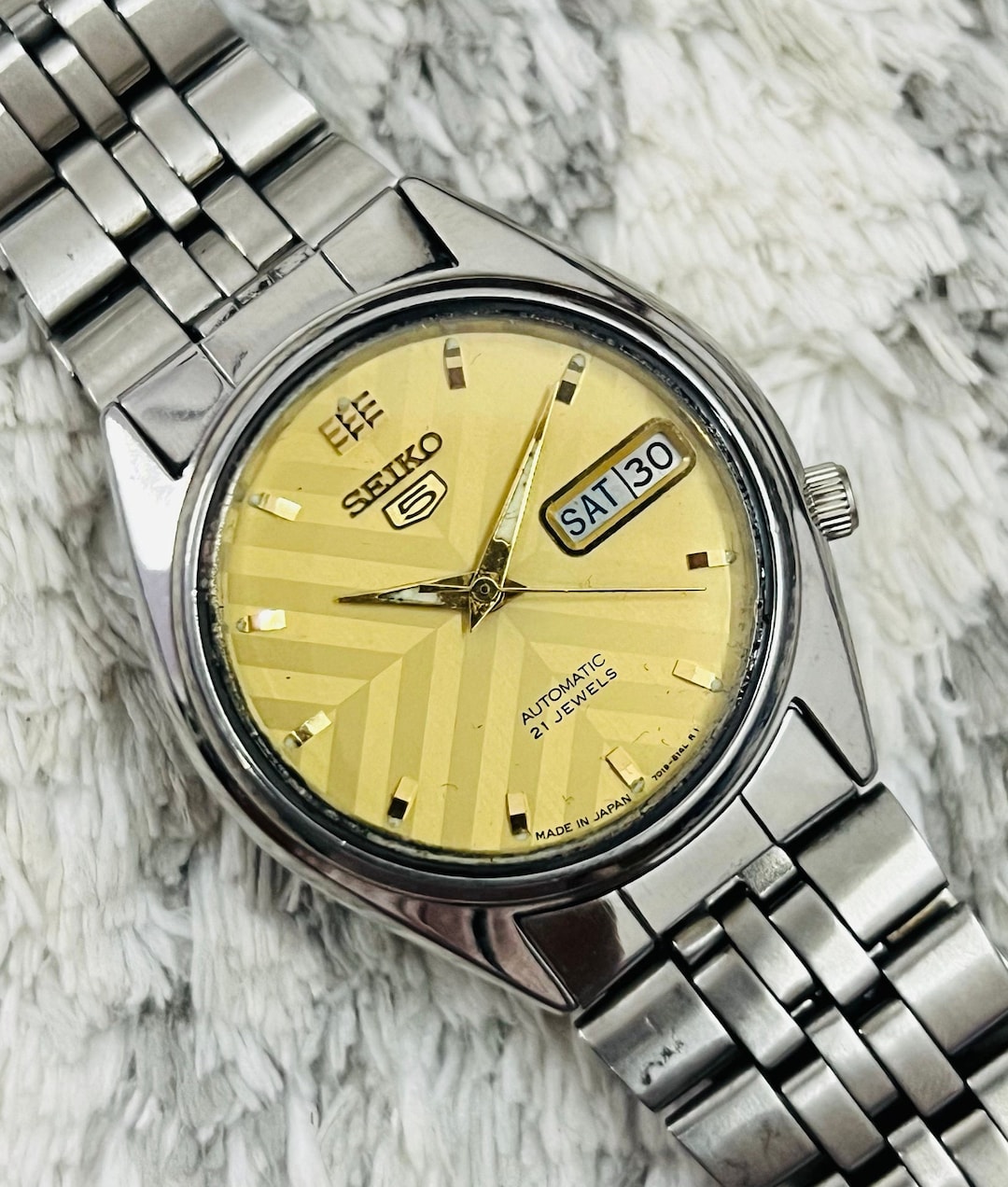 Vintage Seiko 5 Automatic Movement No.7019-6081 Golden Pattern