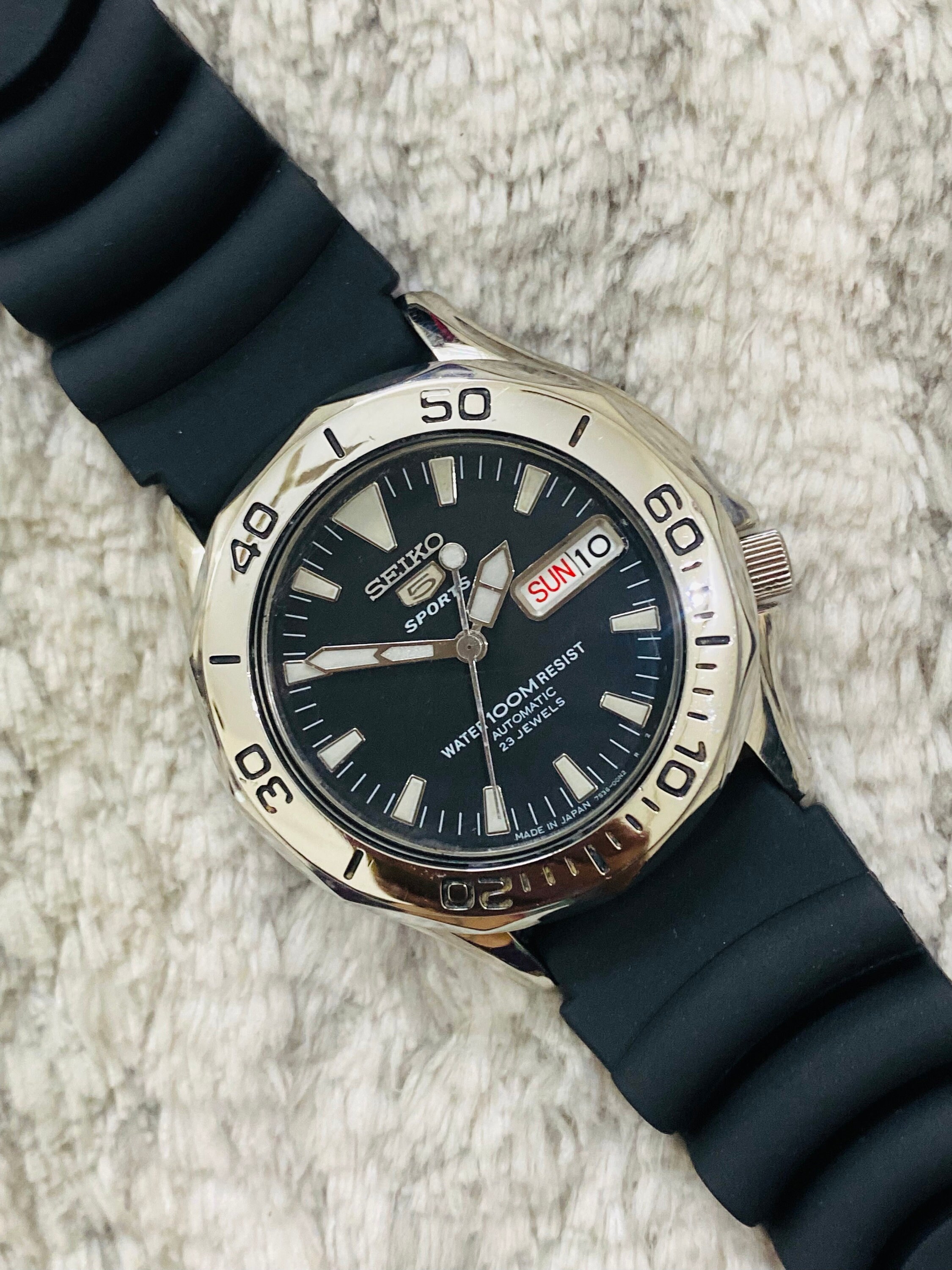 Vintage Rare Seiko 5 Sports 100m 23 Jewels 7009-01Z0 Gents