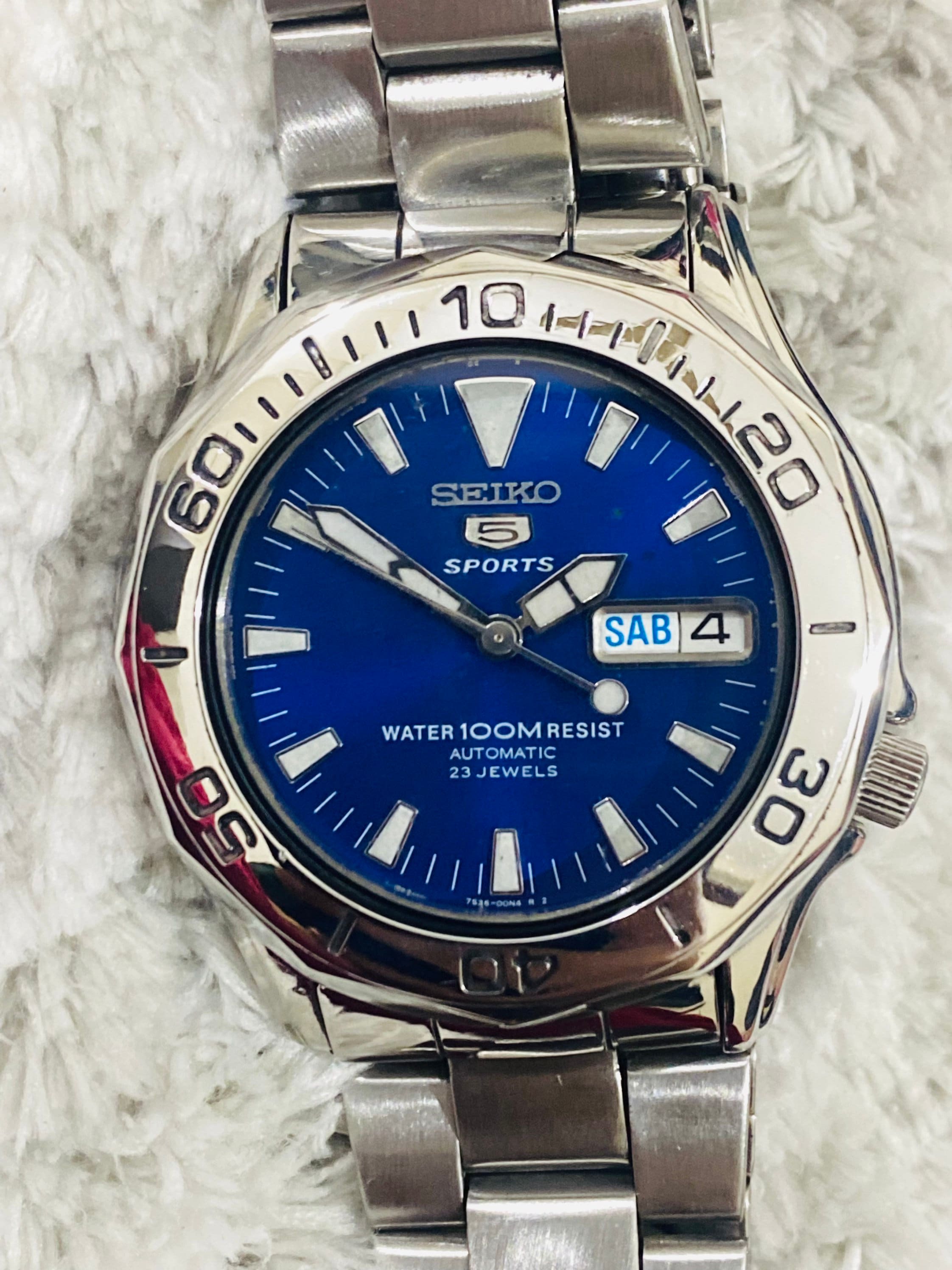 ヴィンテージ セイコー 5 スポーツ 自動巻き腕時計、ブルー文字盤