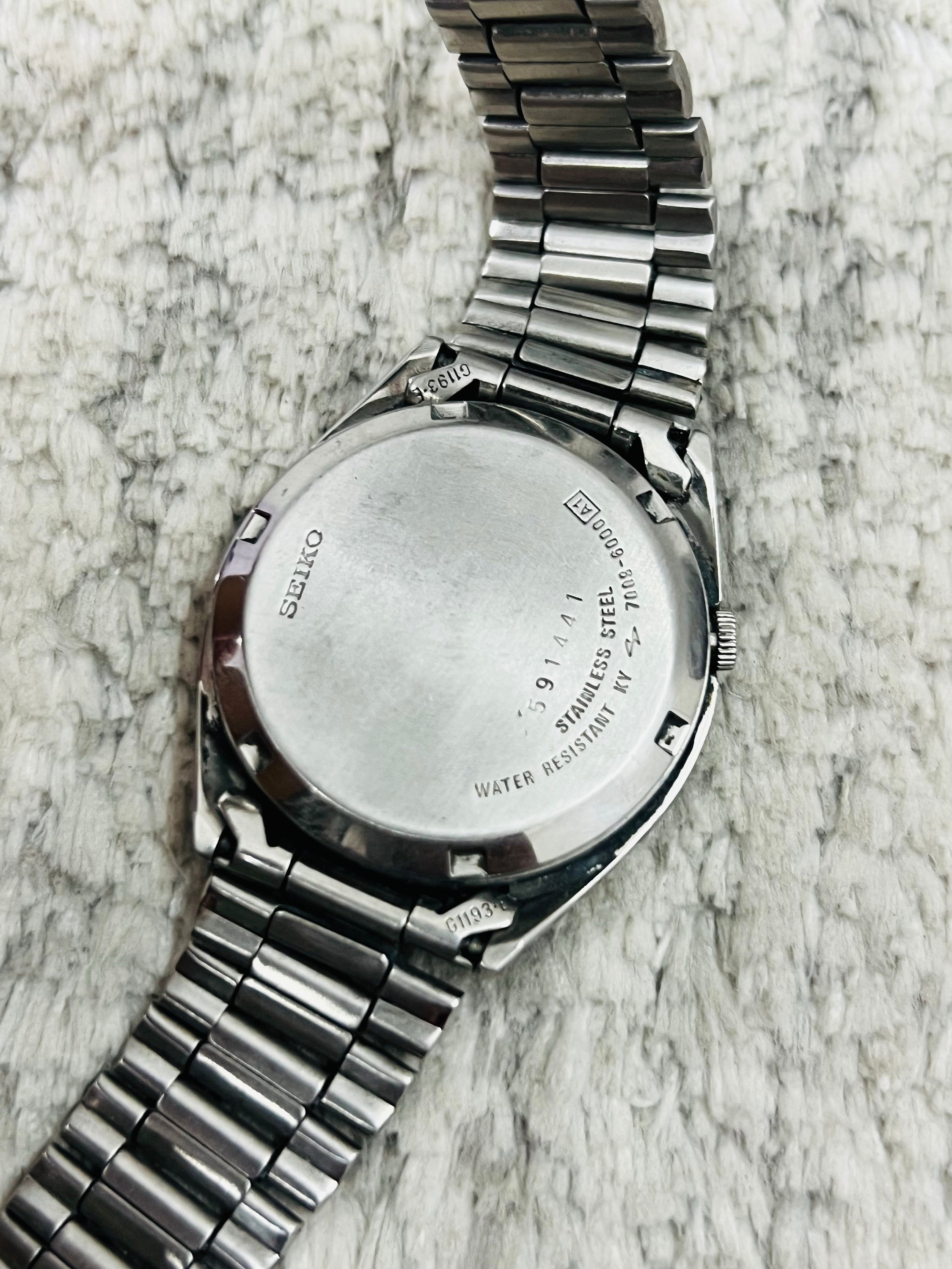 Vintage Rare Seiko 5 Automatic White Dial Movement No.7009 Vintage Rare Seiko 5 Automatic White Dial Movement No.7009