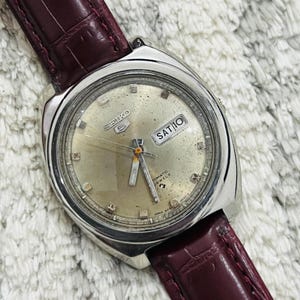 Vintage Seiko 5 automatisch 21 juwelen datum/dag grijze wijzerplaat kaliber nr. 6319 Japan gemaakt polshorloge ~ vintage horloges ~ Japan gemaakt horloge