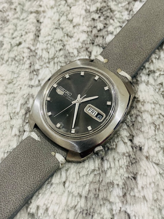 ヴィンテージ セイコー5 自動巻き腕時計：ブラックダイヤル、デイ