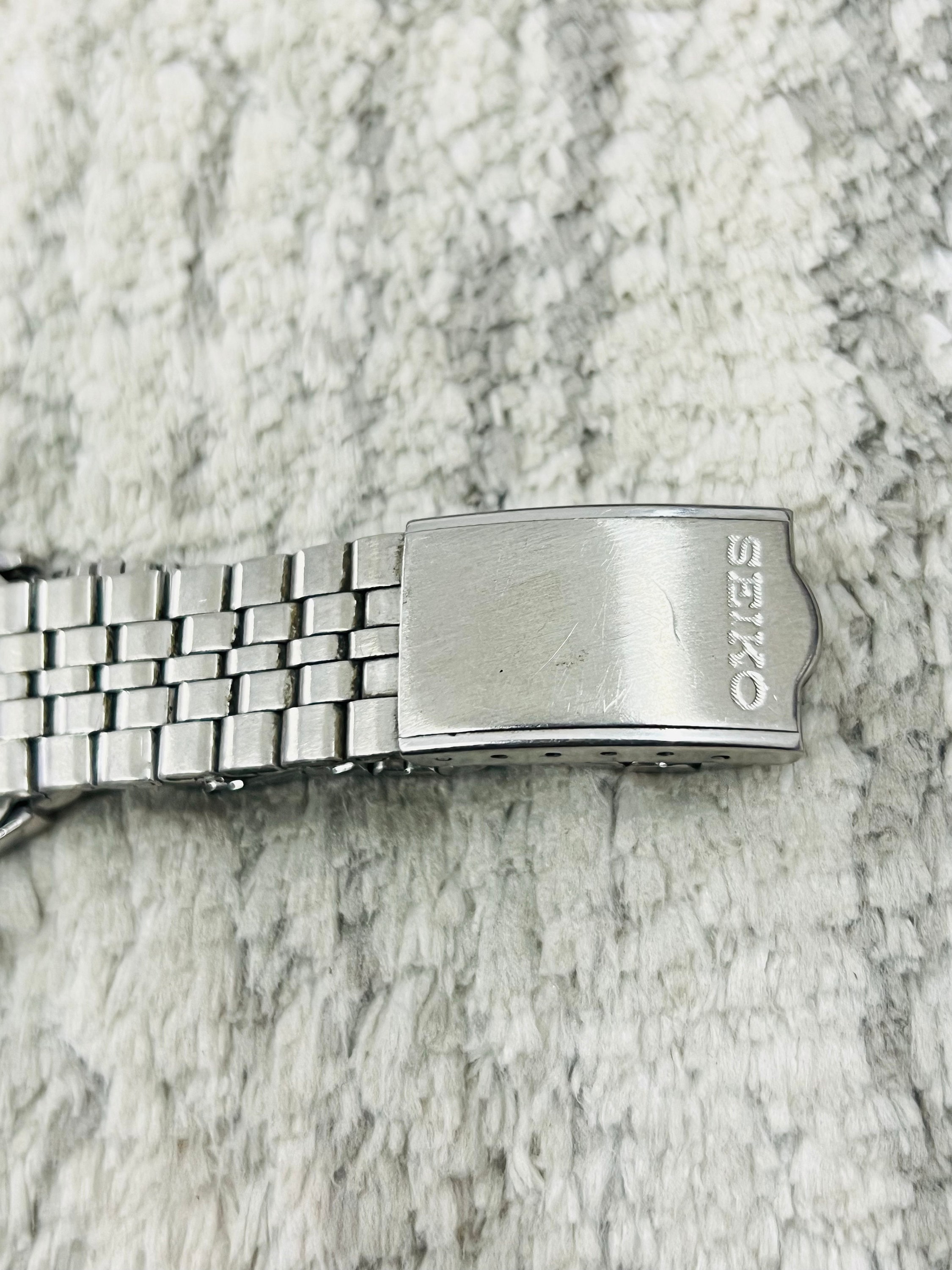 Vintage Rare Seiko 5 Automatic Grey Dial Movement No.7s26 Vintage Rare Seiko 5 Automatic Grey Dial Movement No.7s26