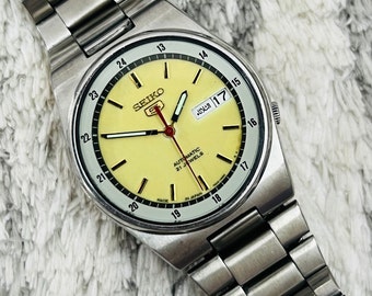 Vintage Seiko 5 Automatic Movement No.7s26-0490 Neon Dial Railway