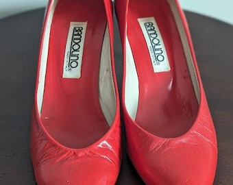Vintage red 1980s pumps | Bandalino brand 80s high heels | 2.5 inch heels | Made in Italy | Size 7 narrow | Real fit 6-6.5 | Point toe