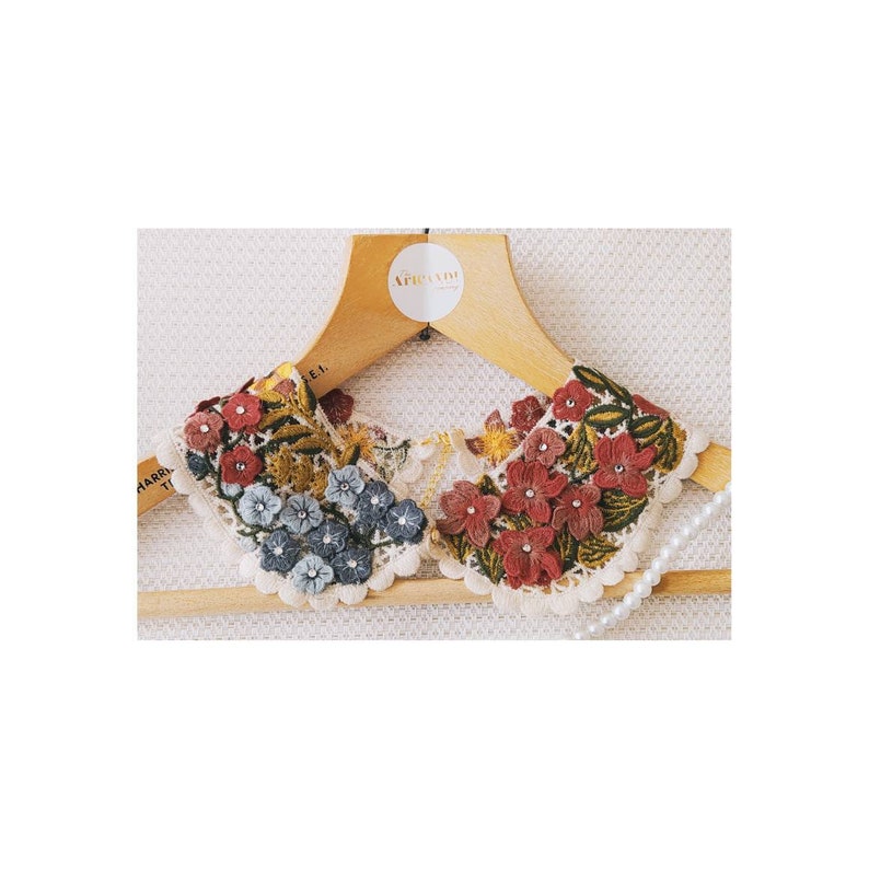 Collier floral 3D, collier amovible, collier floral crème délicat avec perle Swarovski sur chaîne plaquée or avec fermoir mousqueton. image 1